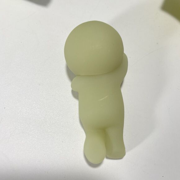 Authentic Smiski Looking Out Hipper Glow In The Dark Figure - Picture 3 of 5